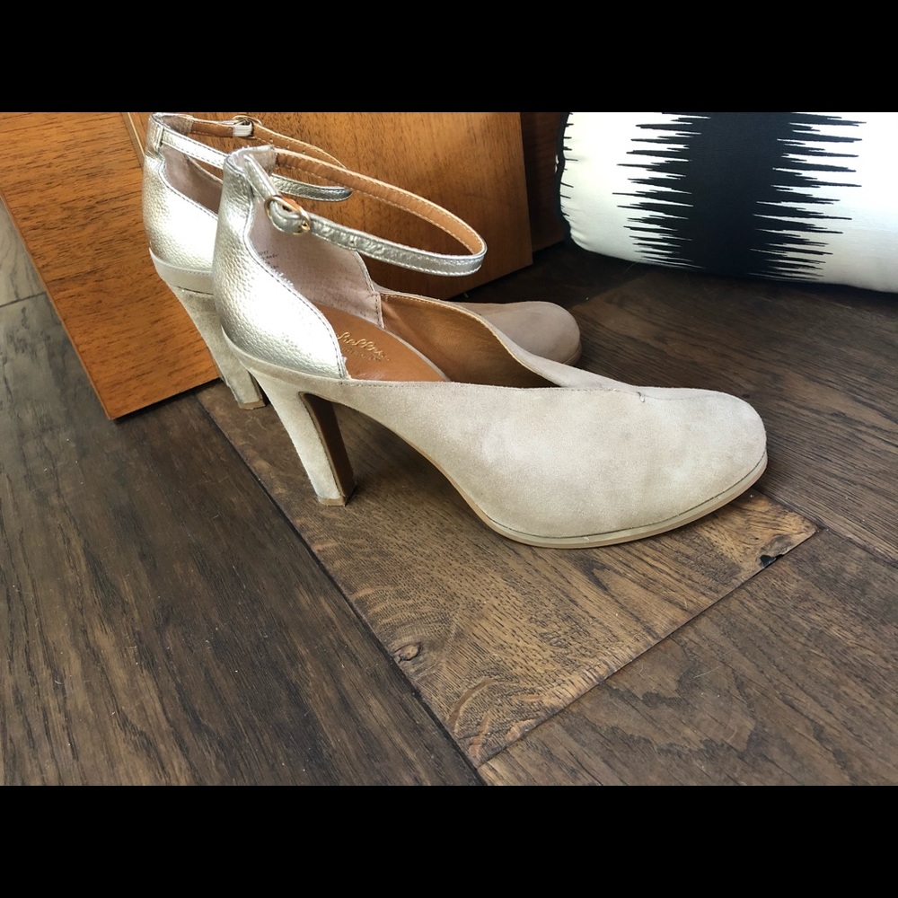 Mule-style w ankle strap. Suede w silver lthr. 8M